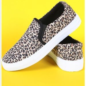 NWT qupid leopard sneaker